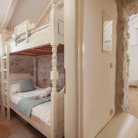 Holiday home Stunning In With Wifi Orebic