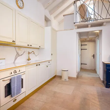 Holiday home Stunning In With Wifi Orebic