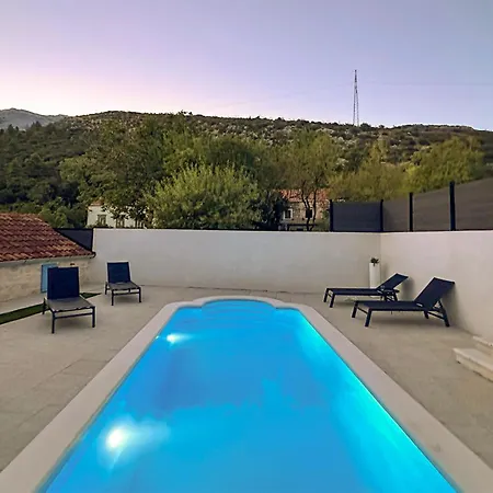 Holiday home Stunning In With Wifi Orebic